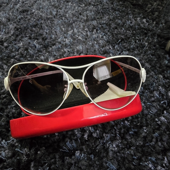MOSCHINO WHITE FRAME SUNGLASSES - Picture 4 of 5